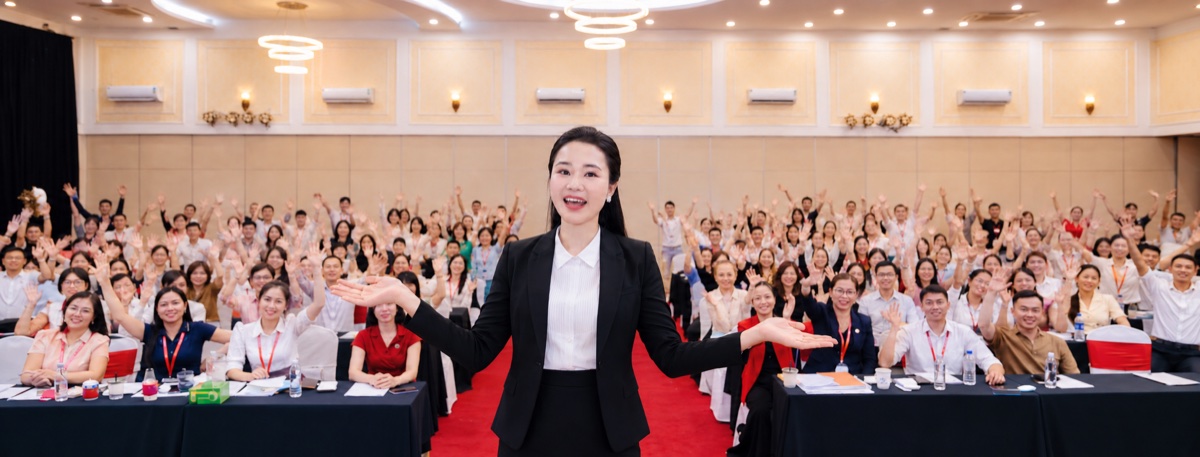 Nguyễn Huyền Kita cùng học viên