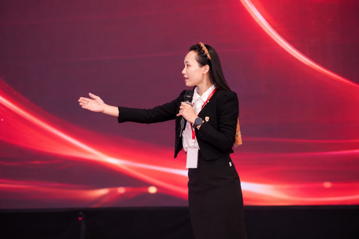 Nguyễn Huyền Kita cùng học viên
