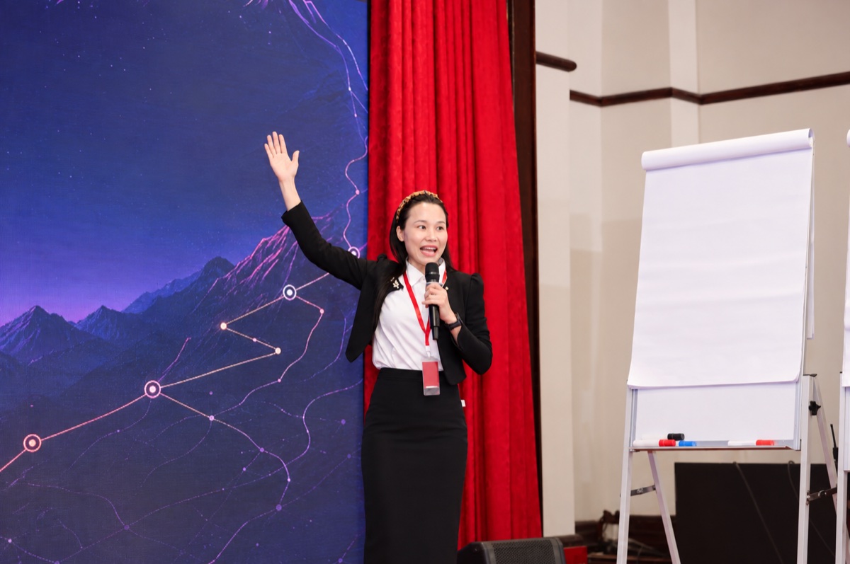 Nguyễn Huyền Kita cùng học viên